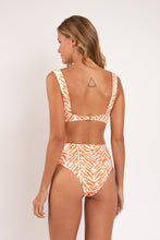 Cargar imagen en el visor de la galería, Model Back: Rio De Sol Bragas Bottom Sahari Hotpants
