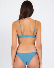 Cargar imagen en el visor de la galería, Image 06: Rio De Sol Conjunto Set Shimmer-Baltic-Sea Bandeau-Knot Essential
