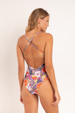 Cargar imagen en el visor de la galería, Model Back: Rio De Sol Una Pieza Garden-Flower Julia
