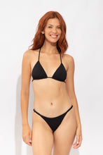 Cargar imagen en el visor de la galería, Model Front: Rio De Sol Sostén Top Solar-Black Tri-Aya
