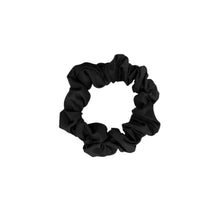 Cargar imagen en el visor de la galería, Product Front: Rio De Sol Accesorios Para El Cabello Nero Scrunchie

