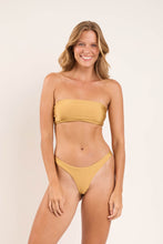 Cargar imagen en el visor de la galería, Model Front: Rio De Sol Bragas Bottom Fluity-Dourado Essential
