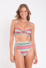 Cargar imagen en el visor de la galería, Model Front: Rio De Sol Bragas Bottom Supercolor Highwaist-Spin
