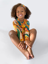 Cargar imagen en el visor de la galería, Model Front: Rio De Sol Protecciones De Erupción El-Arco Rash-Guard Kids
