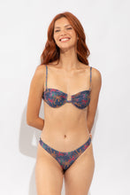 Cargar imagen en el visor de la galería, Model Front: Rio De Sol Sostén Top Coqueiro Zaya
