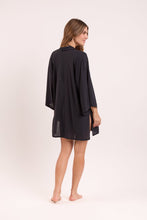 Cargar imagen en el visor de la galería, Model Back: Rio De Sol Caftán / Cubrir Black Kimono
