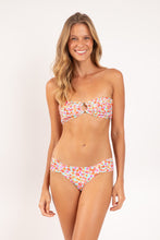 Cargar imagen en el visor de la galería, Model Front: Rio De Sol Sostén Top Ditsy-Sky Mavi
