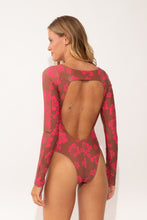 Cargar imagen en el visor de la galería, Model Back: Wednesday In Hawaii By Rio De Sol Una Pieza Pua-Coco-Guava Surf
