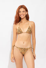 Cargar imagen en el visor de la galería, Model Front: Rio De Sol Bragas Bottom Yellow-Feline Cheeky-Micro
