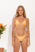 Cargar imagen en el visor de la galería, Model Front: Rio De Sol Bragas Bottom Sunny-Forest Lacinho
