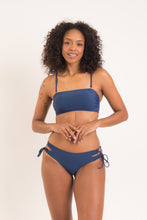 Cargar imagen en el visor de la galería, Model Front: Rio De Sol Bragas Bottom Navy Madrid
