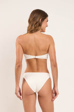 Cargar imagen en el visor de la galería, Model Back: Rio De Sol Sostén Top Sand-Chantilly Sara
