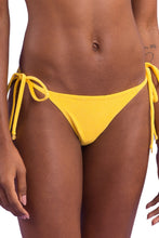 Cargar imagen en el visor de la galería, Gallery: Rio De Sol Bragas Bottom Malibu-Yellow Cheeky-Tie
