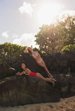 Cargar imagen en el visor de la galería, Image 13: Wednesday In Hawaii By Rio De Sol Bragas Bottom Pua-Hibiscus Kaleia
