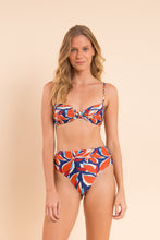 Cargar imagen en el visor de la galería, Image 09: Rio De Sol Conjunto Set Leaves Bandeau-Joy Hotpants
