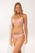 Cargar imagen en el visor de la galería, Model Front: Rio De Sol Bragas Bottom Ditsy-Sky Essential-Comfy
