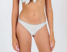 Cargar imagen en el visor de la galería, Gallery: Rio De Sol Bragas Bottom Shimmer-White Essential
