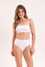 Cargar imagen en el visor de la galería, Image 06: Rio De Sol Bragas Bottom Memphis-White Hotpants
