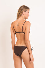 Cargar imagen en el visor de la galería, Model Back: Rio De Sol Conjunto Set Shimmer-Coffee Tri-Fixo Ibiza-Comfy
