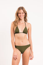 Cargar imagen en el visor de la galería, Model Front: Rio De Sol Bragas Bottom Shimmer-Croco Essential-Comfy
