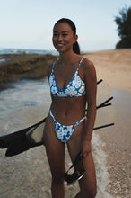 Cargar imagen en el visor de la galería, Image 09: Wednesday In Hawaii By Rio De Sol Bragas Bottom Pua-Pacifica Waimea
