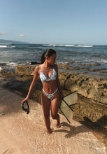 Cargar imagen en el visor de la galería, Image 11: Wednesday In Hawaii By Rio De Sol Bragas Bottom Pua-Pacifica Waimea
