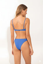Cargar imagen en el visor de la galería, Model Back: Wednesday In Hawaii By Rio De Sol Sostén Top Pacifica Shell
