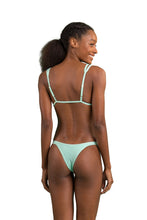 Cargar imagen en el visor de la galería, Model Back: Rio De Sol Sostén Top Malibu-Menta Tri-Duo
