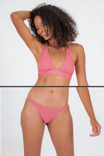 Cargar imagen en el visor de la galería, Model Front: Rio De Sol Conjunto Set Confetti Halter-Cos Leblon-Fio

