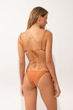 Cargar imagen en el visor de la galería, Model Back: Rio De Sol Bragas Bottom Shimmer-Nocciola Lacinho
