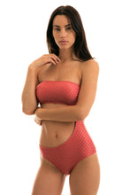 Cargar imagen en el visor de la galería, Model Front: Rio De Sol Una Pieza Body Kiwanda Madras Rio
