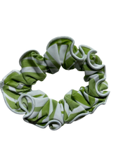 Cargar imagen en el visor de la galería, Product Front: Rio De Sol Accesorios Para El Cabello Palms Scrunchie
