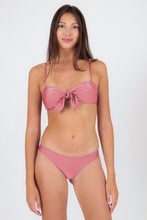 Cargar imagen en el visor de la galería, Model Front: Rio De Sol Sostén Top Shimmer-Confetti Bandeau-Knot
