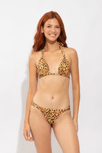 Cargar imagen en el visor de la galería, Model Front: Rio De Sol Sostén Top Yellow-Feline Mel
