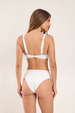 Cargar imagen en el visor de la galería, Model Back: Rio De Sol Conjunto Set Sand-White Chantal Kora
