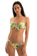 Cargar imagen en el visor de la galería, Model Front: Rio De Sol Bragas Bottom Florescer Bandeau
