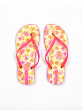 Cargar imagen en el visor de la galería, Product Front: Rio De Sol Chancletas Ditsy-Butter Slim
