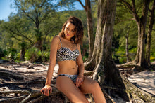 Cargar imagen en el visor de la galería, Image 05: Rio De Sol Conjunto Set Wild-Black Balconet-Anna Nice
