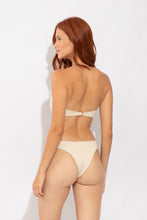 Cargar imagen en el visor de la galería, Model Back: Rio De Sol Bragas Bottom Solar-Off Essential
