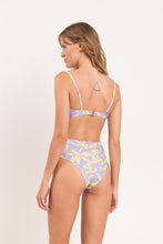 Cargar imagen en el visor de la galería, Image 09: Rio De Sol Conjunto Set Glow Bandeau-Joy Hotpants
