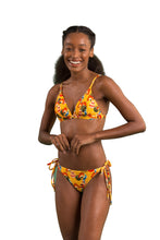 Cargar imagen en el visor de la galería, Model Front: Rio De Sol Conjunto Set Stories Tri-Fixo Cheeky-Micro
