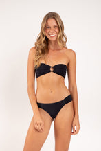 Cargar imagen en el visor de la galería, Model Front: Rio De Sol Sostén Top Malibu-Black Mavi
