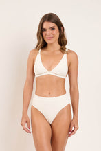 Cargar imagen en el visor de la galería, Model Front: Rio De Sol Sostén Top Sand-Chantilly Alba

