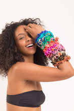 Cargar imagen en el visor de la galería, Image 03: Rio De Sol Accesorios Para El Cabello Love-Trip Scrunchie
