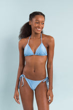 Cargar imagen en el visor de la galería, Model Front: Rio De Sol Conjunto Set Shimmer-Baltic-Sea Tri-Inv Ibiza-Comfy
