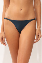 Cargar imagen en el visor de la galería, Gallery: Rio De Sol Bragas Bottom Shimmer-Shark Cheeky-Noa
