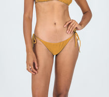 Cargar imagen en el visor de la galería, Model Front: Rio De Sol Bragas Bottom Damasco Ibiza-Comfy
