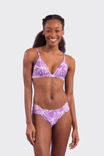 Cargar imagen en el visor de la galería, Model Front: Rio De Sol Bragas Bottom Trail-Purple Baobi-Cheeky
