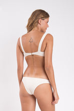 Cargar imagen en el visor de la galería, Model Back: Rio De Sol Bragas Bottom Malibu-Natural Essential

