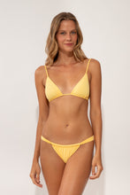Cargar imagen en el visor de la galería, Model Front: Wednesday In Hawaii By Rio De Sol Bragas Bottom Lilikoi Waimea

